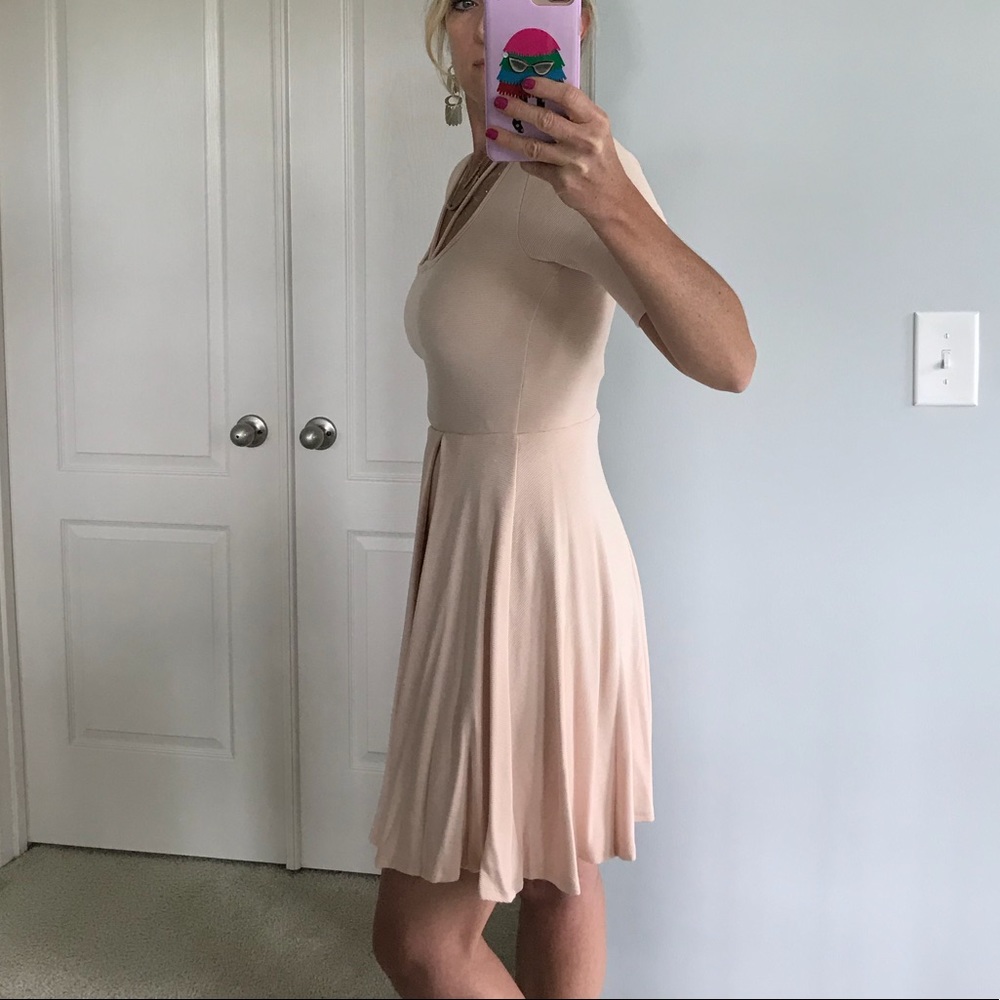 ❤️1 MED, 1 LG❤️HOST PICK Blush Skater Dress - Picture 4 of 8